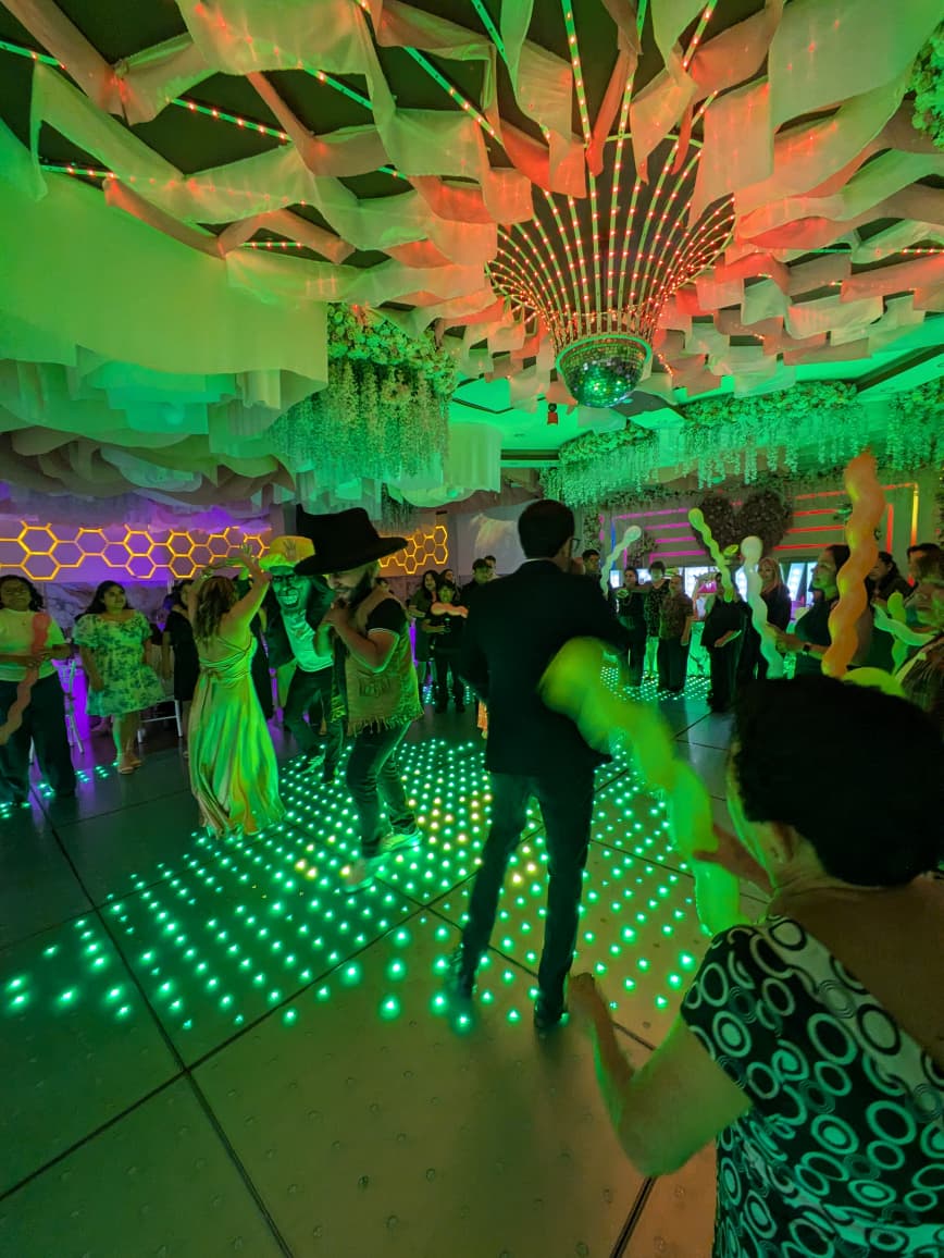 Ambiente de fiesta sobre pista LED
